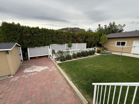 Spacious Lakeview Heights Home with Private Yard - Photo 4