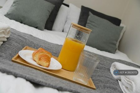 1 bedroom in a house share to rent - Photo 4