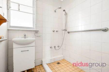 “Bright 3-Bedroom Family Home” - Photo 4