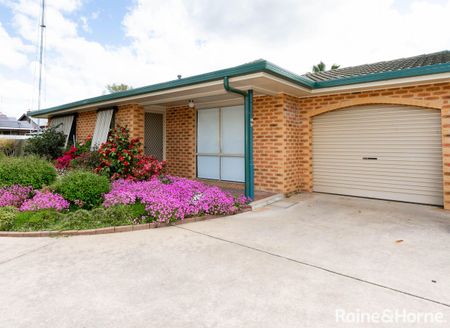 DELIGHTFUL TWO BEDROOM UNIT IN QUIET COMPLEX - Photo 3