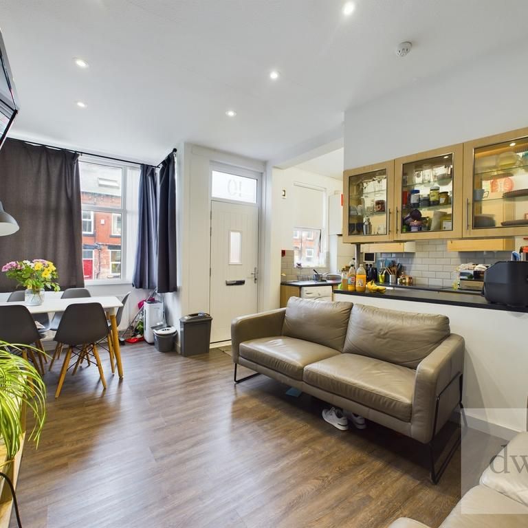 1 bedroom in a house share to rent - Photo 1