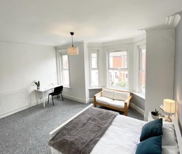 6 bedroom terraced house to rent - Photo 3