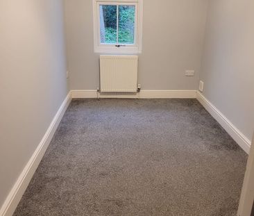 Room in a Shared House, Churchill Road, CR2 - Photo 5