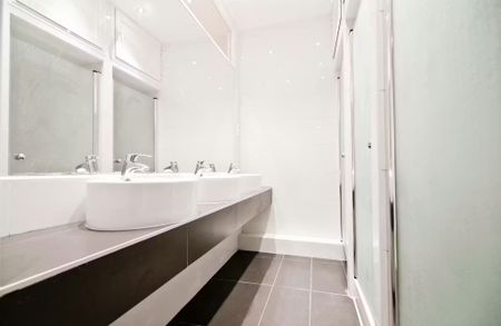 Calle Manzana, Madrid, Community of Madrid 28015 - Photo 5