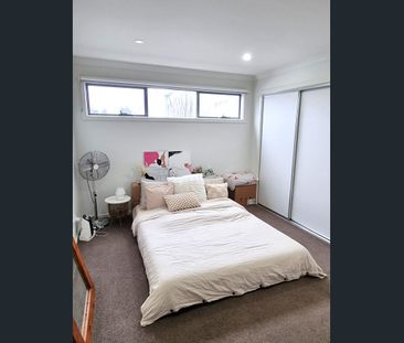 Amazing 2 rooms Corner Townhouse - Photo 2