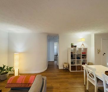 Spacious and Stylish Ground Floor Unit in Prime Clayfield Location - Photo 2