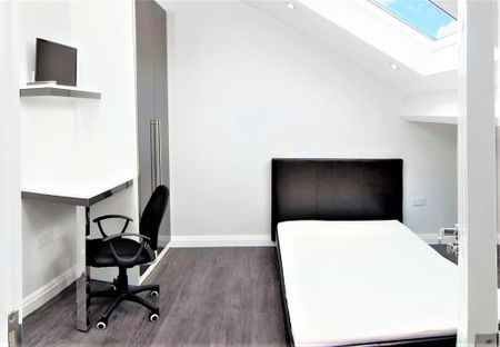 5 bedroom terraced house to rent - Photo 3