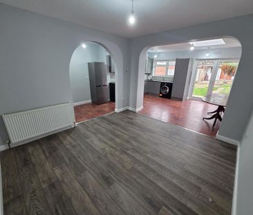 4 bedroom semi-detached house to rent - Photo 1