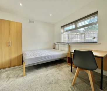 4 bedroom semi-detached house to rent - Photo 2