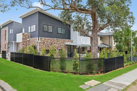 1B Chipilly Avenue, Engadine NSW 2233 - Townhouse For Rent | Domain - Photo 2