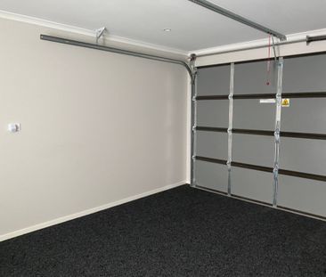 FULLY FURNISHED - 12 MONTH FIXED TERM - Photo 1