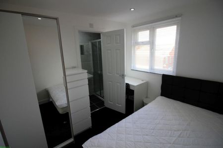 5 bedroom terraced house to rent - Photo 3