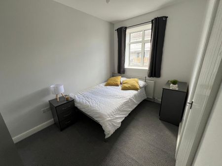 1 bedroom in a house share to rent - Photo 3