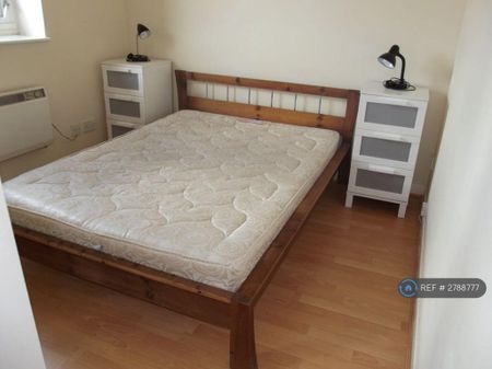 1 bedroom flat to rent - Photo 2