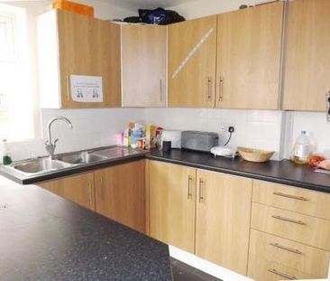 Room in a Shared House, Teignmouth Road, B29 - Photo 1