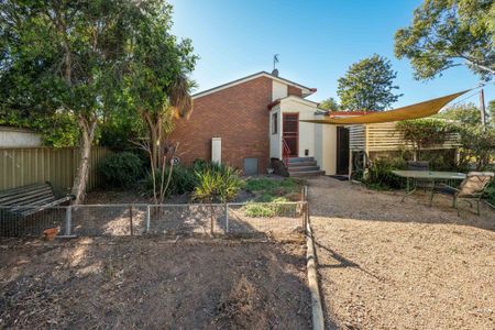 5 BEDROOM HOME IN MOOROOPNA!!! - Photo 4