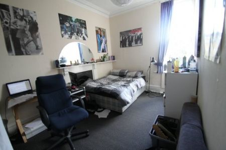 4 Bed - Spacious 4 Bedroom Flat By The Botanical Gardens - Photo 3