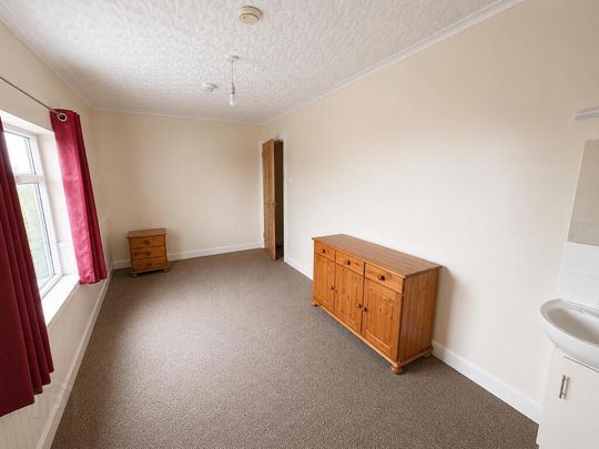 Room 1, 9 Ivy Hill, Derriaghy, Lisburn, BT28 3SL - Photo 1
