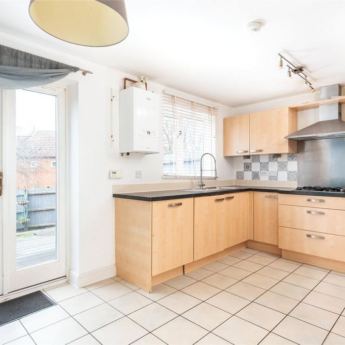 4 bedroom terraced house to rent - Photo 1