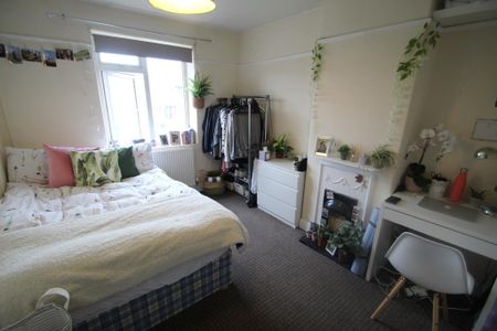 5 bedroom semi-detached house to rent - Photo 4