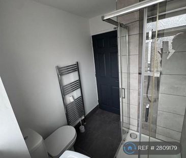 3 bedroom end of terrace house to rent - Photo 6