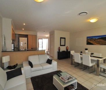 8854 Magnolia Drive East, Hope Island QLD 4212 - Villa For Rent | D... - Photo 2