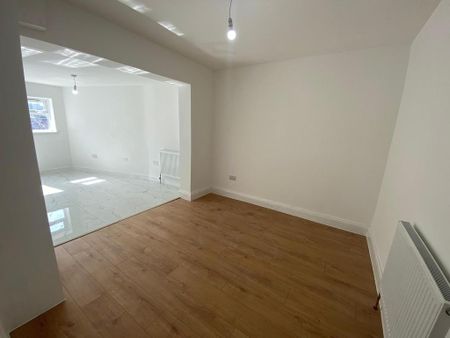 4 bedroom terraced house to rent - Photo 2