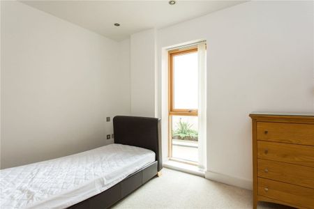 A superb 2 bedroom furnished apartment in the heart of the city centre. A bright and contemporay property and an all round must to view! - Photo 5