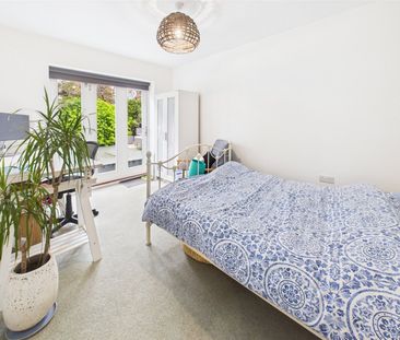 Norwood Close, Twickenham, Twickenham, TW2 - Photo 2