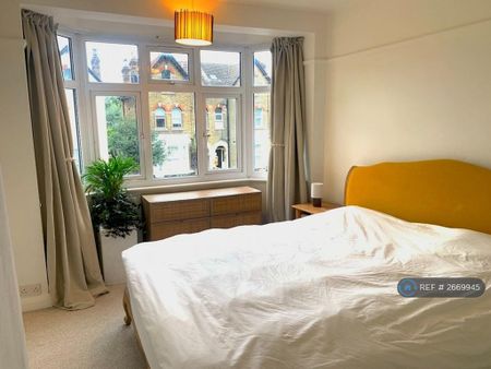 3 bedroom semi-detached house to rent - Photo 5