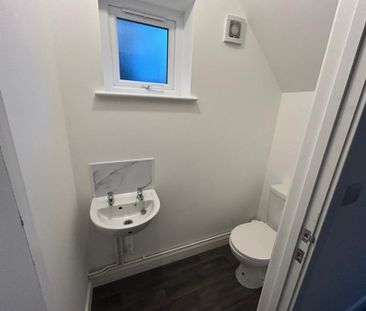 2 bedroom semi-detached house to rent - Photo 6