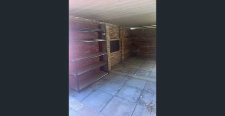 Located on a generous 736m2 block (approx.) - Photo 2