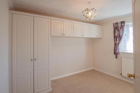 3 bedroom detached bungalow to rent - Photo 3