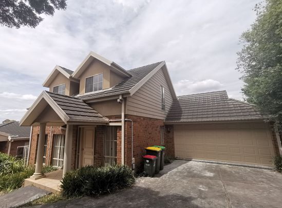 Ideal Home with Perfect Location&comma; Walking Distance to Box Hill Central&excl; - Photo 1