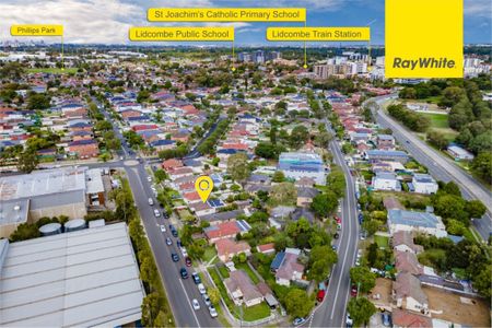 SPACIOUS FAMILY HOME IN A PRIME LIDCOMBE LOCATION - Photo 3