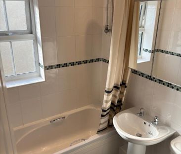 2 bedroom Flat To Let - Photo 2