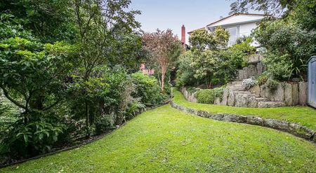 Charming 5BR Roslyn Retreat w/Deck & Garden - Photo 4