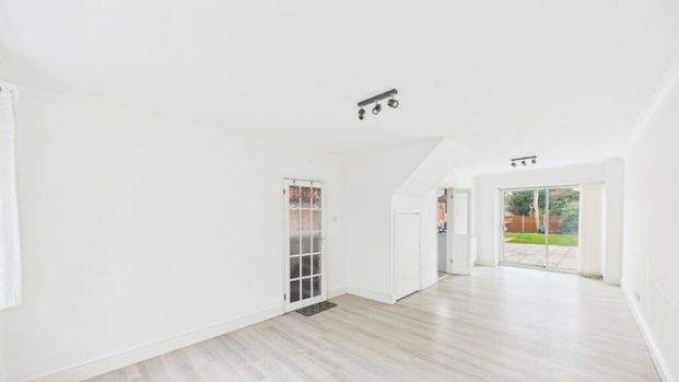 Tomlins Avenue, Camberley, Surrey, GU16 - Photo 1