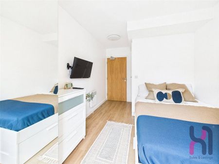 5 bedroom flat to rent - Photo 4