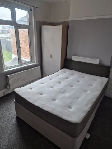 Room in a Shared House, Melfort Rd, CR7 - Photo 3