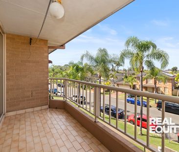 Top-Floor Apartment in a Sought After Lakeside Location - Photo 4