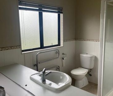 Spacious and Immaculate 4 Bedrooms Family Home - Photo 2