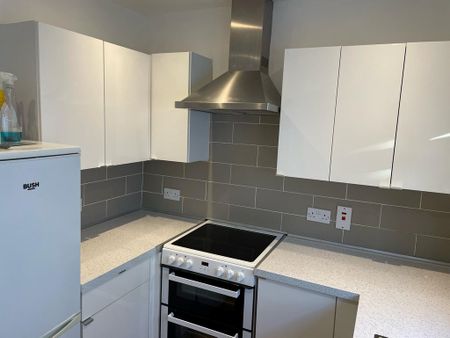 2 bedroom flat to rent - Photo 4