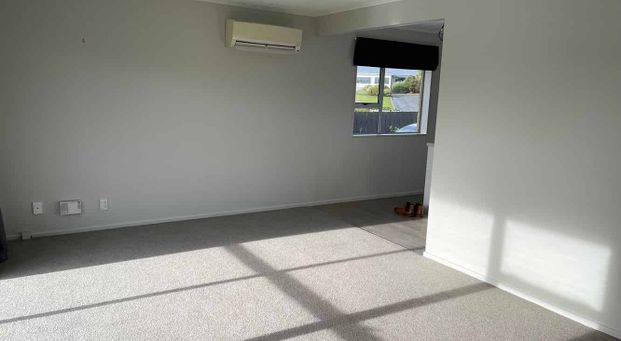 Charming 3 Bed room 2 bathroom home - Photo 1