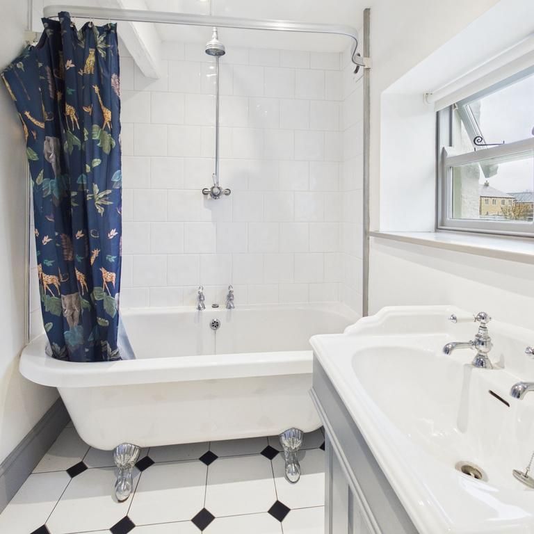 2 bedroom cottage to rent - Photo 1