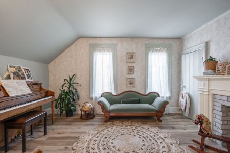 For Lease - 9 Napier Street, Vaughan, Ontario - Photo 2