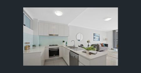 Spacious and private mid-floor, Two Bedroom Apartment - Photo 5