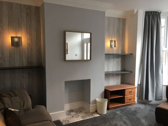 4 Bed Terraced House, Pinner Road, S11 - Photo 1