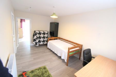 Long Lane, Ickenham, Uxbridge, UB10 8SX - Photo 5
