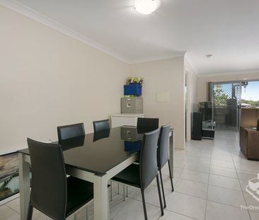 Spacious 3 Bedrooms Unit with low maintenance facilities - Photo 3